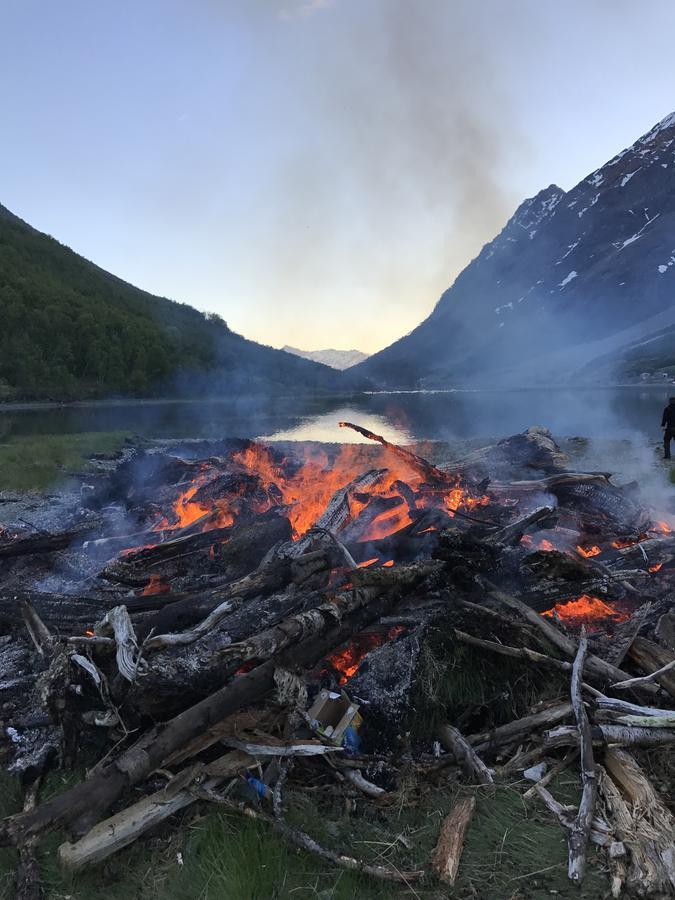 Kjelkebakken Gard Villa Lyngseidet Esterno foto